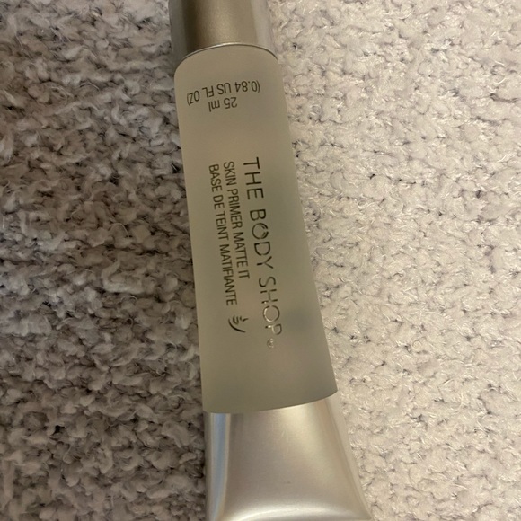 The Body Shop Matte It Makeup Primer - Picture 5 of 7